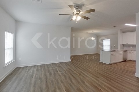 8040 Hendrick Dr 3 Beds Apartment for Rent