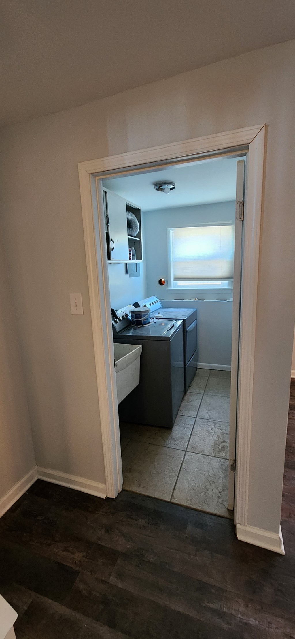 a look into the kitchen from the living room