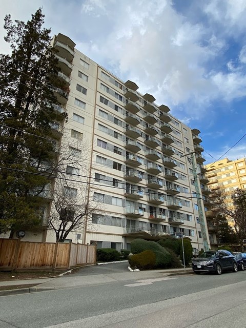 a large apartment building on the side of a street