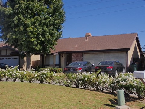 143 Surrey Way 3 Beds Apartment for Rent