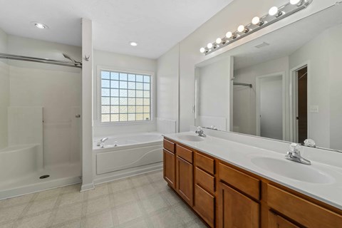 172 East Ridge Court 4 Beds Apartment for Rent