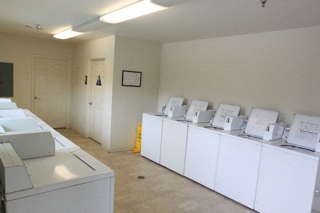 Gold Oaks Apartments Laundry Room