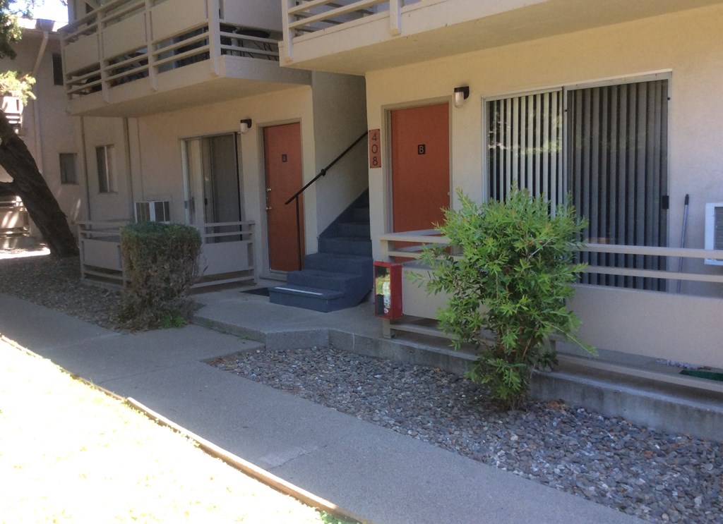 Southwood Place Landscape and Entry Doors