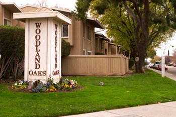 Woodland Oaks Monument Sign
