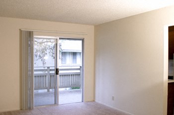 Woodland Oaks Apartments Living Room