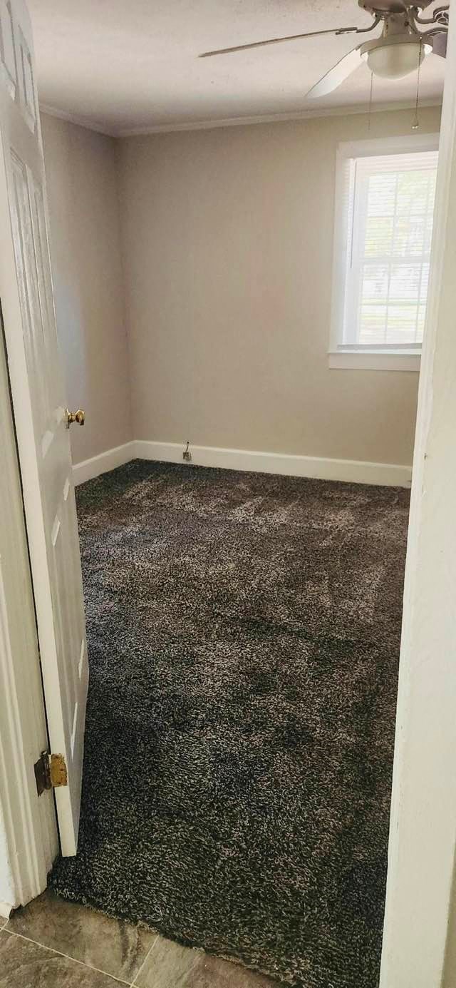 an empty room with a carpeted floor and a white door