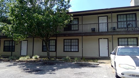 the building where the motel is located