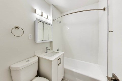 291 Avenue Road Studio-1 Apartment for Rent