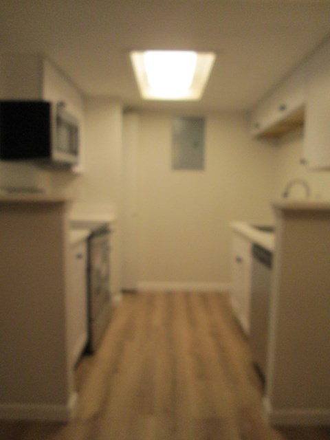 a blurry picture of a kitchen with a microwave