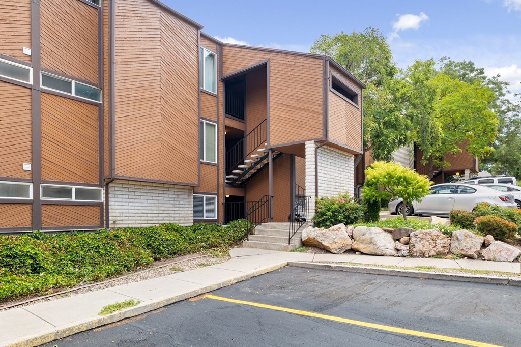 2432 S Elizabeth St #1