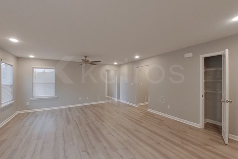 390 Angela St 3 Beds Apartment for Rent