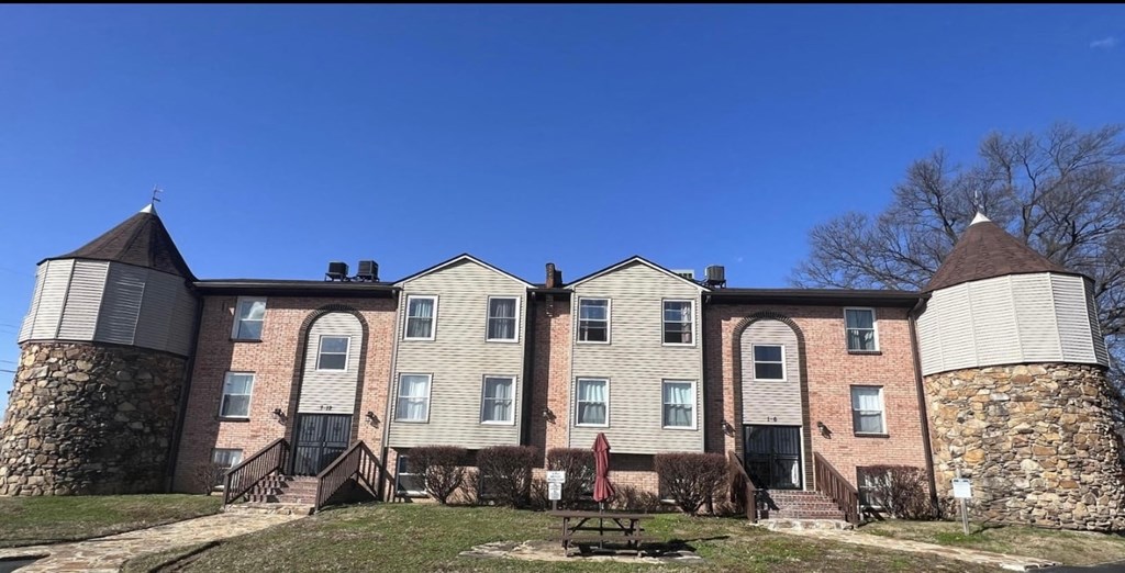 A row of houses with stone pillars in front.
