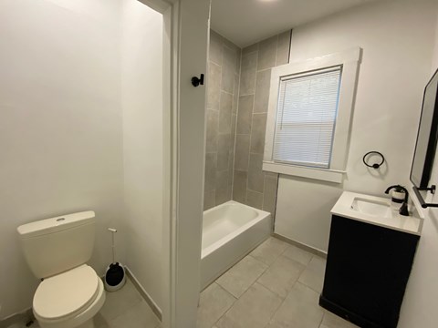 407 Shelby Parkway 4 Beds Apartment for Rent
