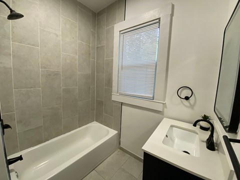 407 Shelby Parkway 4 Beds Apartment for Rent
