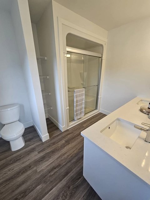 5-3575 Southbridge Ave* 3 Beds Apartment for Rent