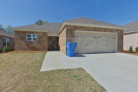 333 Angela St 3 Beds Apartment for Rent