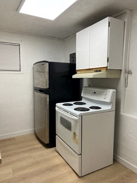 a kitchen with a stove and a refrigerator