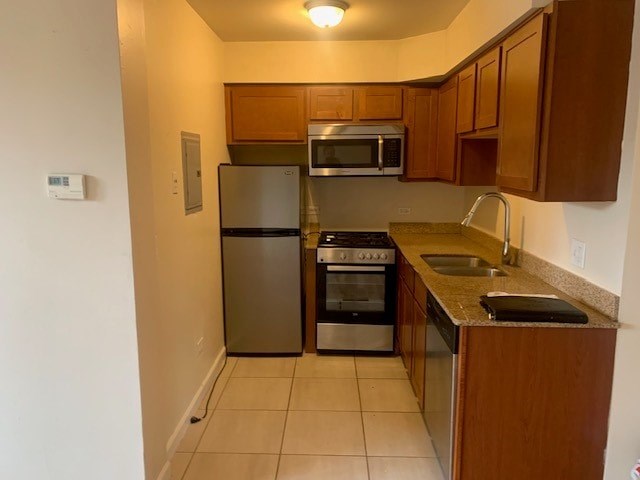 7522 N. Greenview Ave.  Chicago IL, 60626
