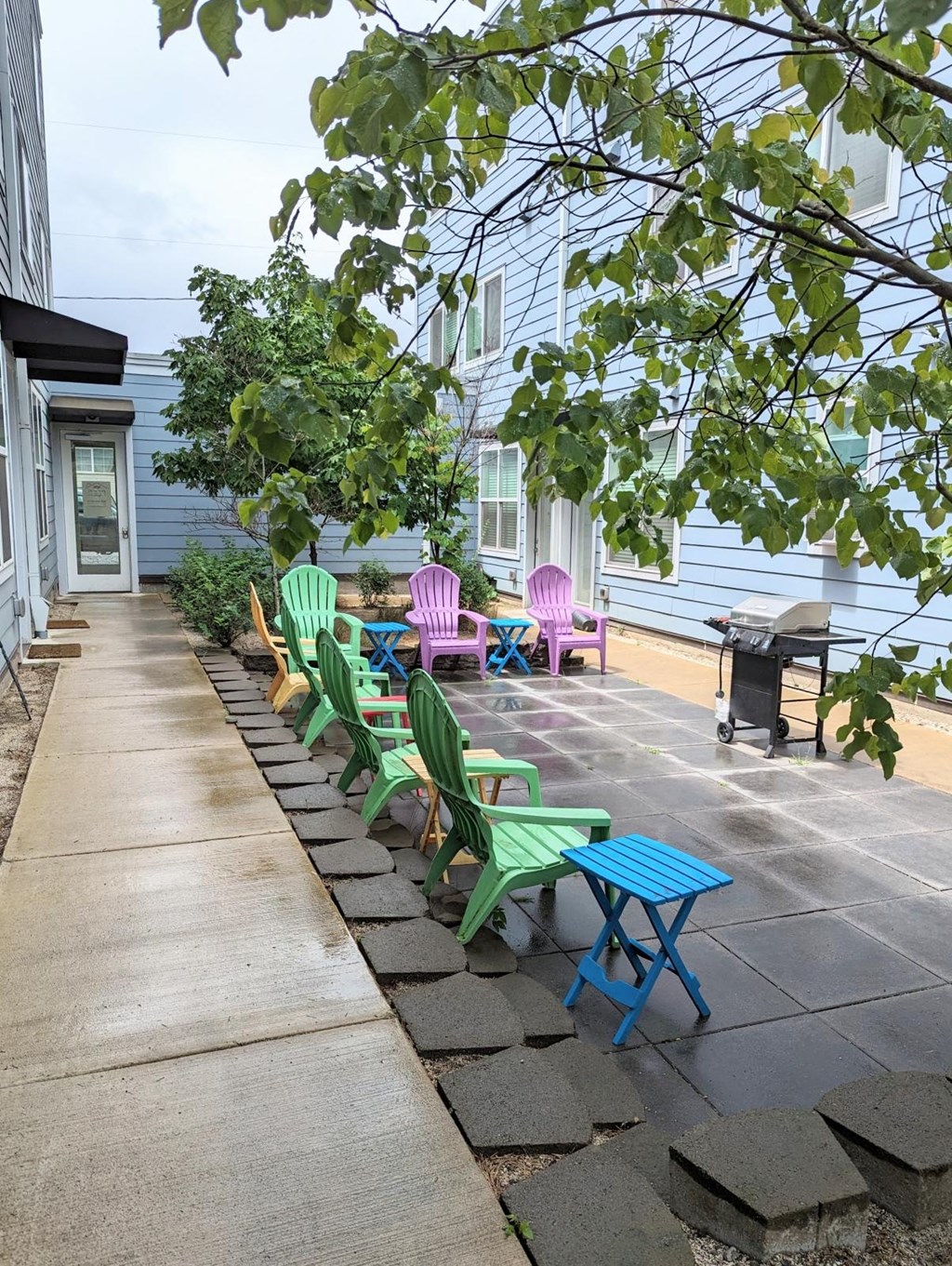 a row of chairs and tables on a sidewalk