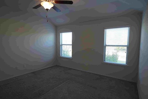 241 Pitt 4 Beds House for Rent - Photo Gallery 6