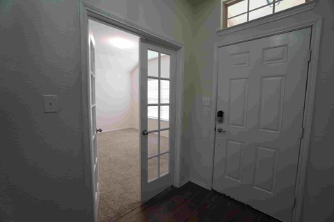 241 Pitt 4 Beds House for Rent - Photo Gallery 10