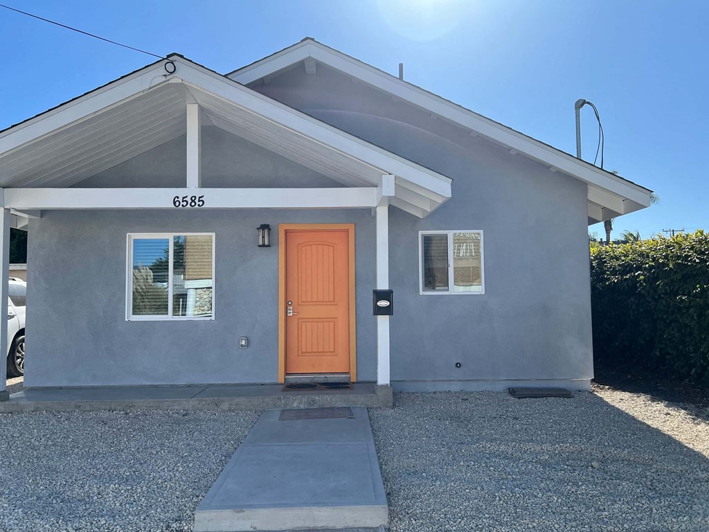 A house with the number 6585 on the front.