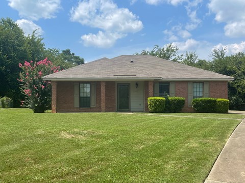Denham Court 6605 3 Beds Apartment for Rent