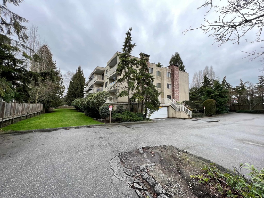 the building in which the apartment is located