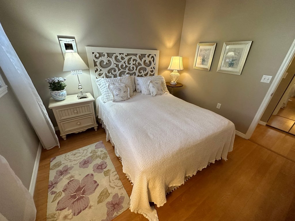 a bedroom with a bed and a night stand with lamps