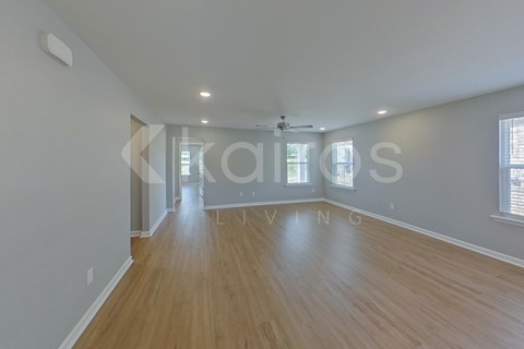 371 Angela St 3 Beds Apartment for Rent