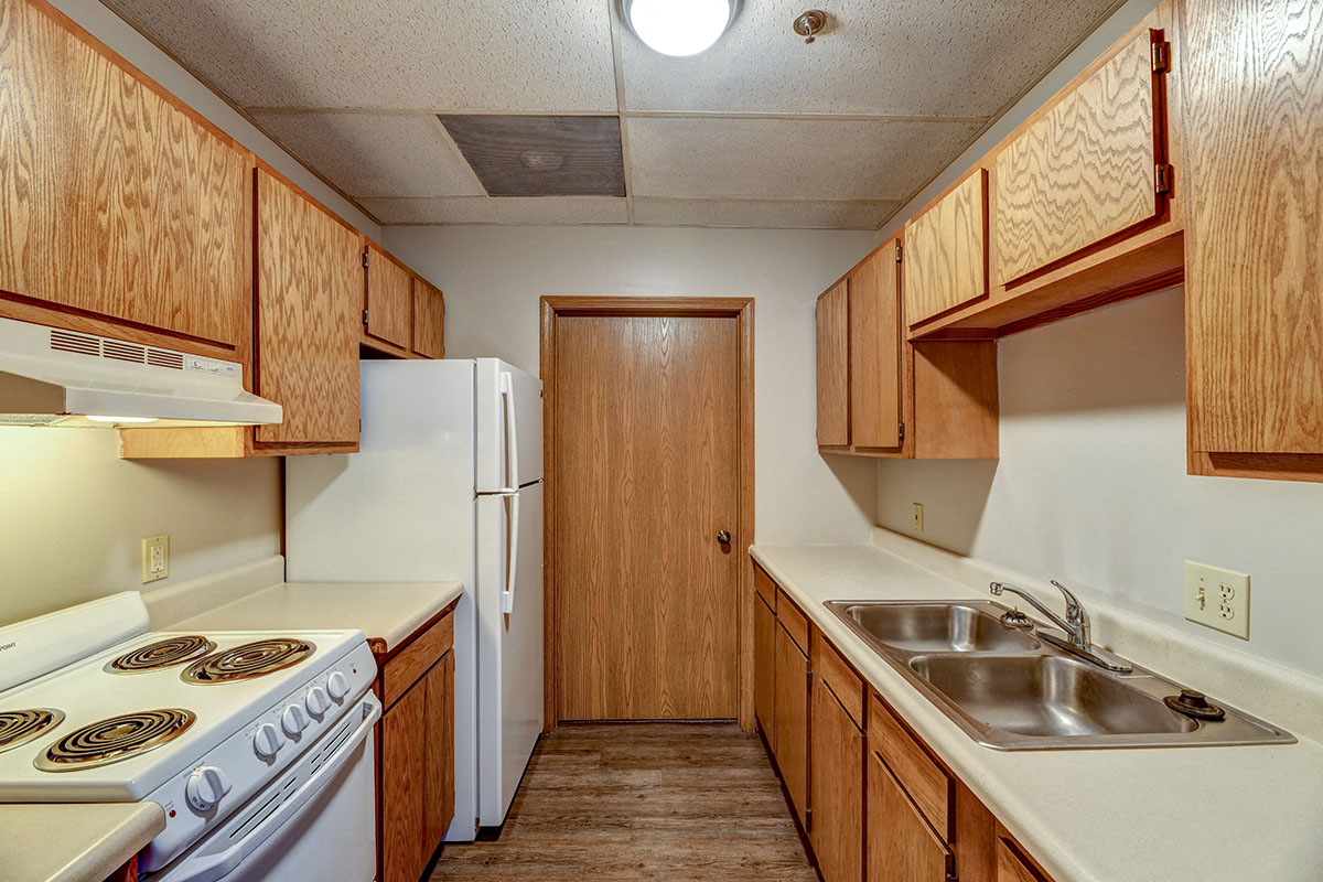 St. Clairsville Courtyard Apartments, 171 West Main Street, St