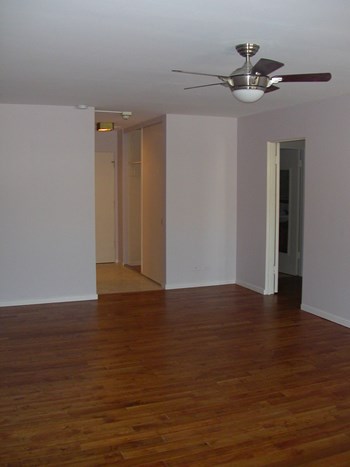 580  N. Bank Lane 1-2 Beds Apartment for Rent - Photo Gallery 2