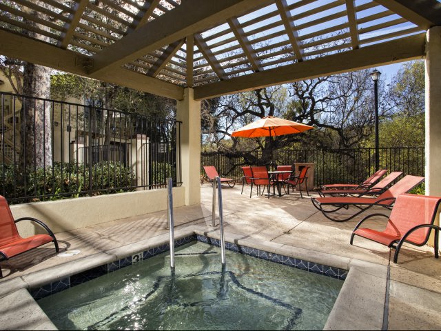 Westcreek Apartments Jacuzzi