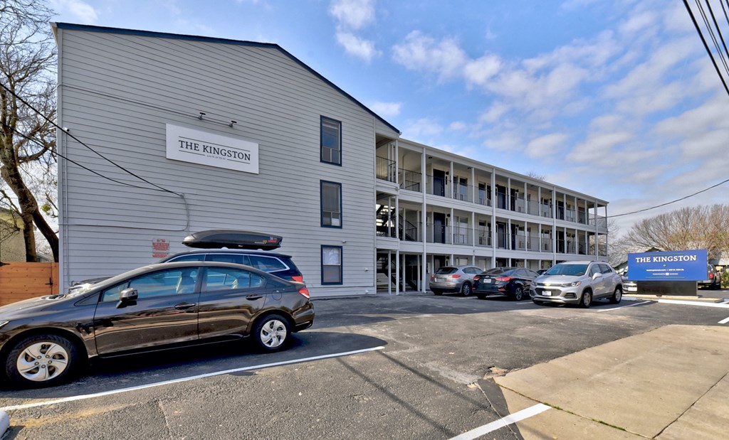 a large building with cars parked in front of it