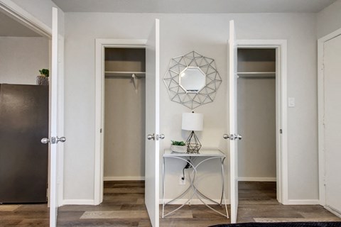 409 W 38th St 1 Bed Apartment for Rent - Photo Gallery 15