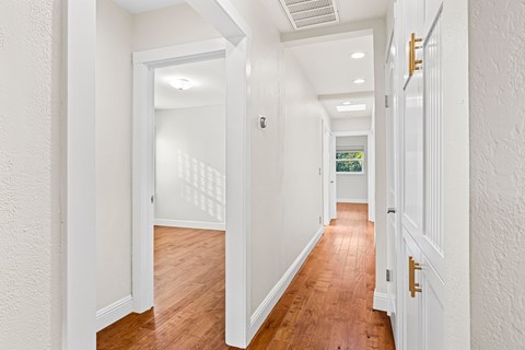 25 West Central Avenue 3 Beds Apartment for Rent