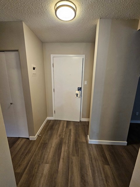 9560 163 St NW Studio-3 Beds Apartment for Rent - Photo Gallery 2