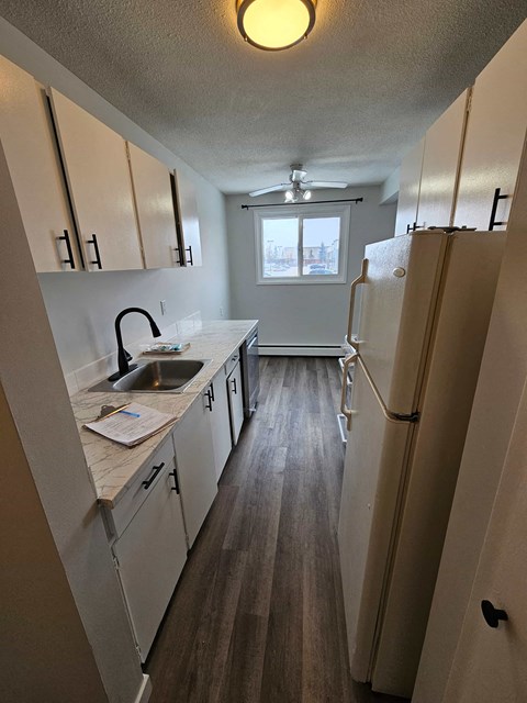 9570 163 St NW Studio-3 Beds Apartment for Rent - Photo Gallery 2