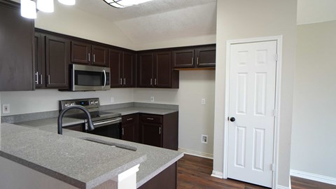 512 Love Lane 3 Beds Apartment for Rent