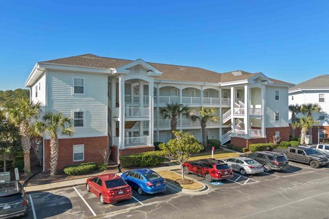 a large building with cars parked in front of it