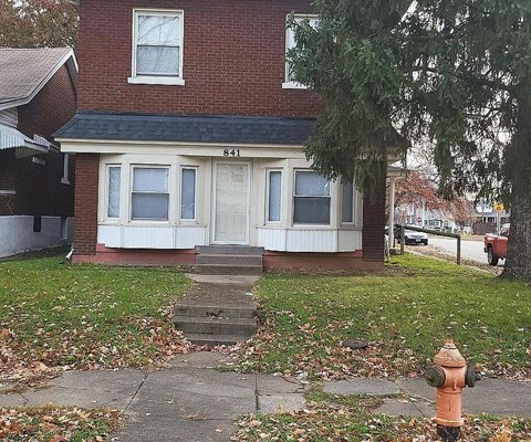 A house with the number 841 on the front.