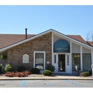 the front of a brick church with a blue window