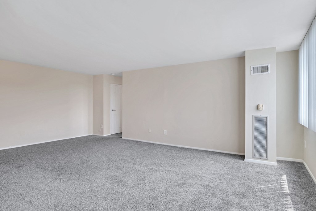 The Phoenix Livingroom Carpeted