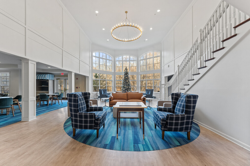 Chestnut Oaks is a similar property to Harbor Place Apartment Homes located in Fort Washington