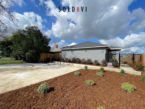 953 W. 18Th St. 2 Beds Apartment for Rent