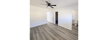 Corner 1 Bed / 1 Bath