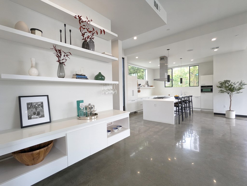 1136 18th Street is a similar property to Catherine Santa Monica Apartments located in Santa Monica