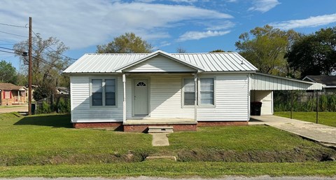 204 Debaillon St 2 Beds Apartment for Rent