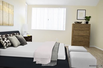 12244 Burbank Blvd. Studio-2 Beds Apartment for Rent - Photo Gallery 5