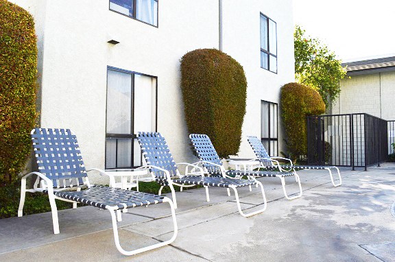 a group of chairs sitting in front of a building